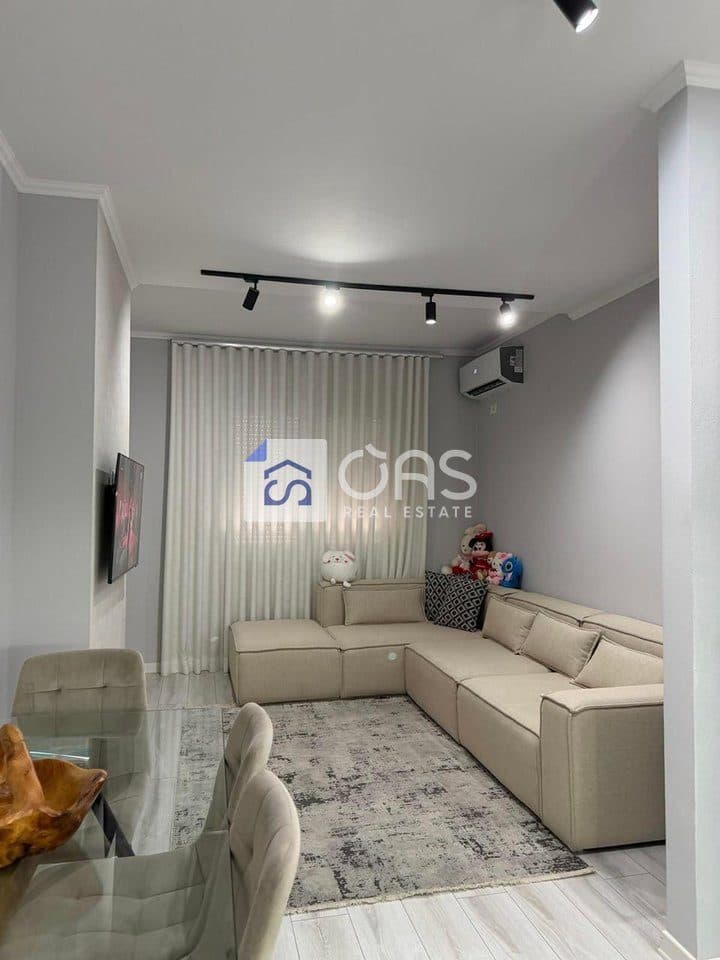 Jepet apartament me qera 1+1 te Liqeni i Thate