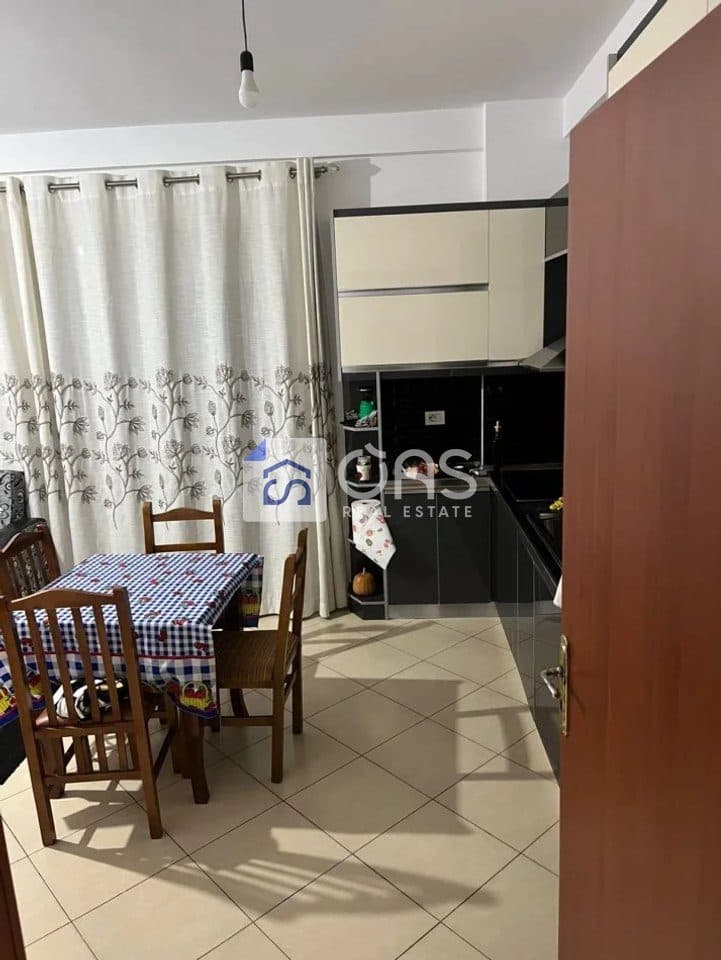 Jepet apartament me qera 1+1 Ne Fresk 3