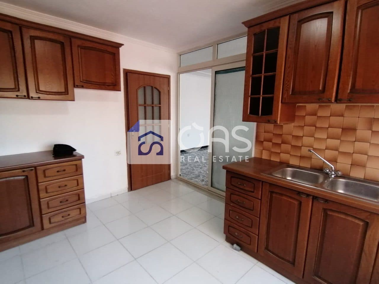Apartament me qera 3+1 Tek Rruga e Kavajes