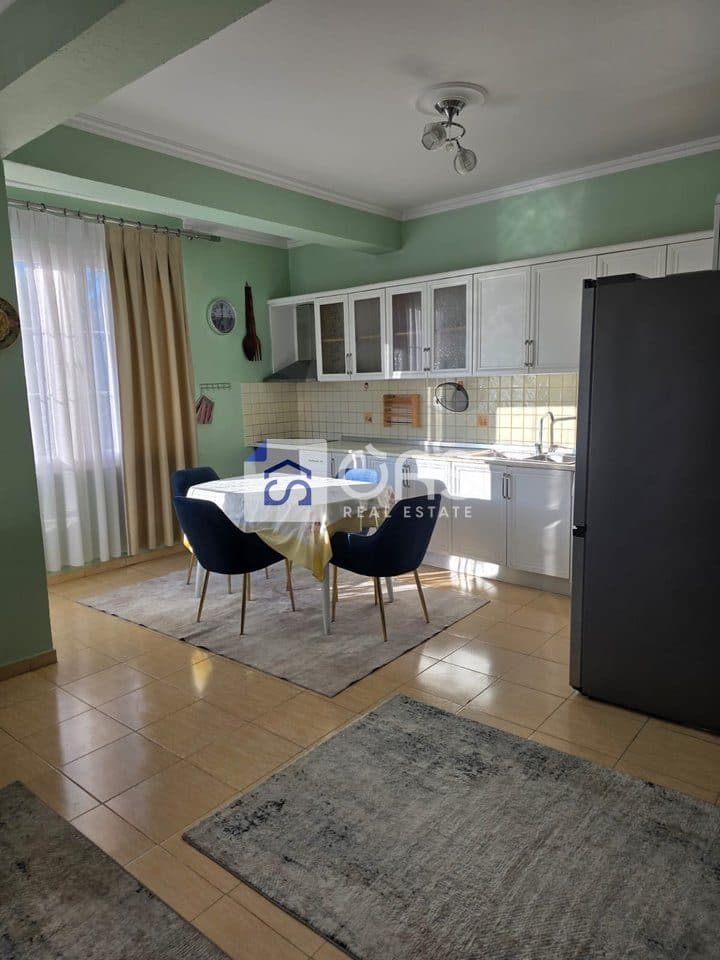 Jepet apartament me qera 2+1 ne Ali Dem 4