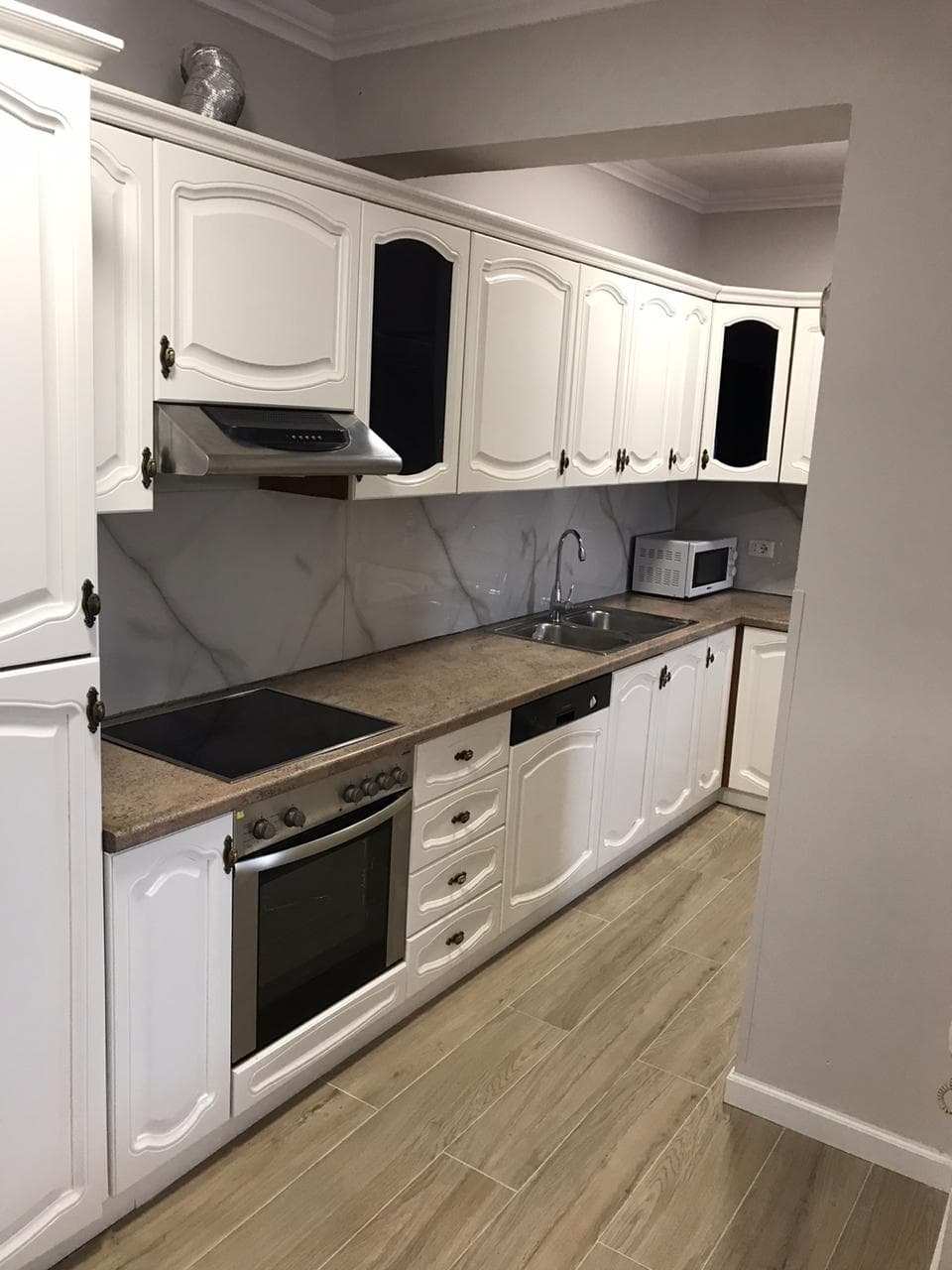 Apartament me qera 3+1 Ne Qender 3
