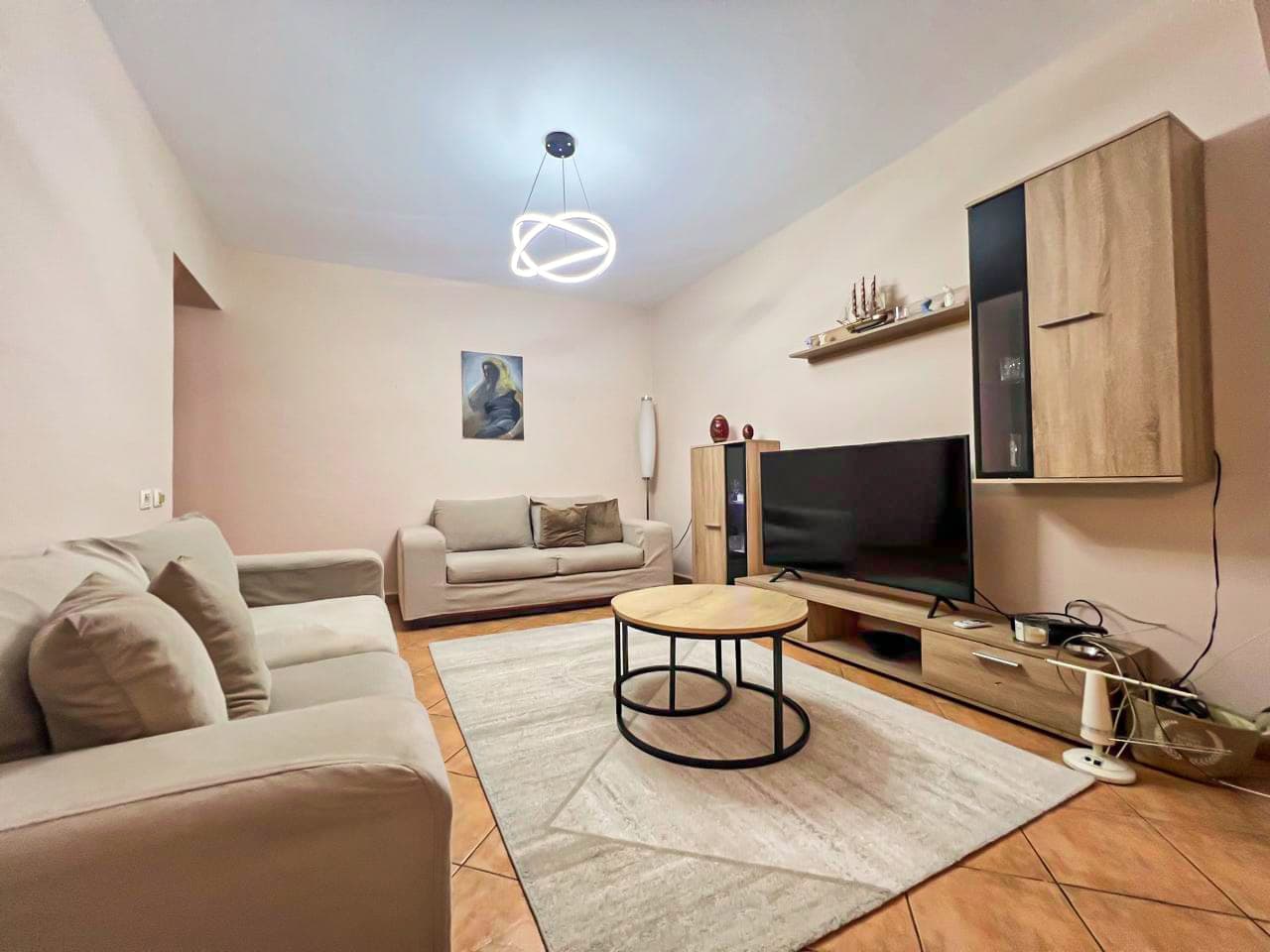 Jepet me qera apartament 2+1+depo ne Myslym Shyr