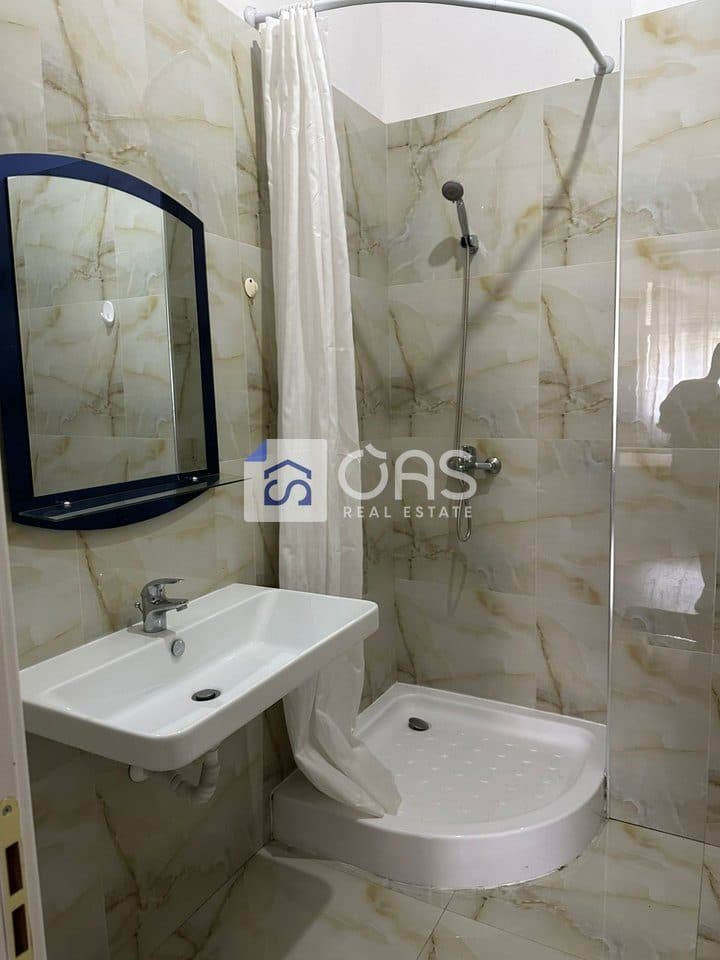 Jepet me qera apartament 2+1 tek Zogu Zi 4