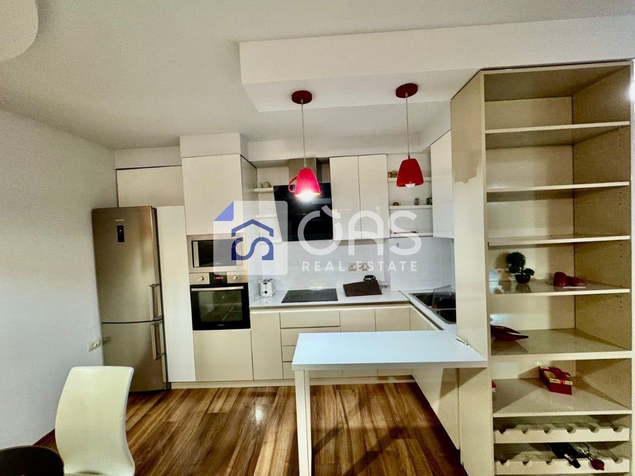 Jepet me qera apartament 1+1 tek Komuna Parisit 3