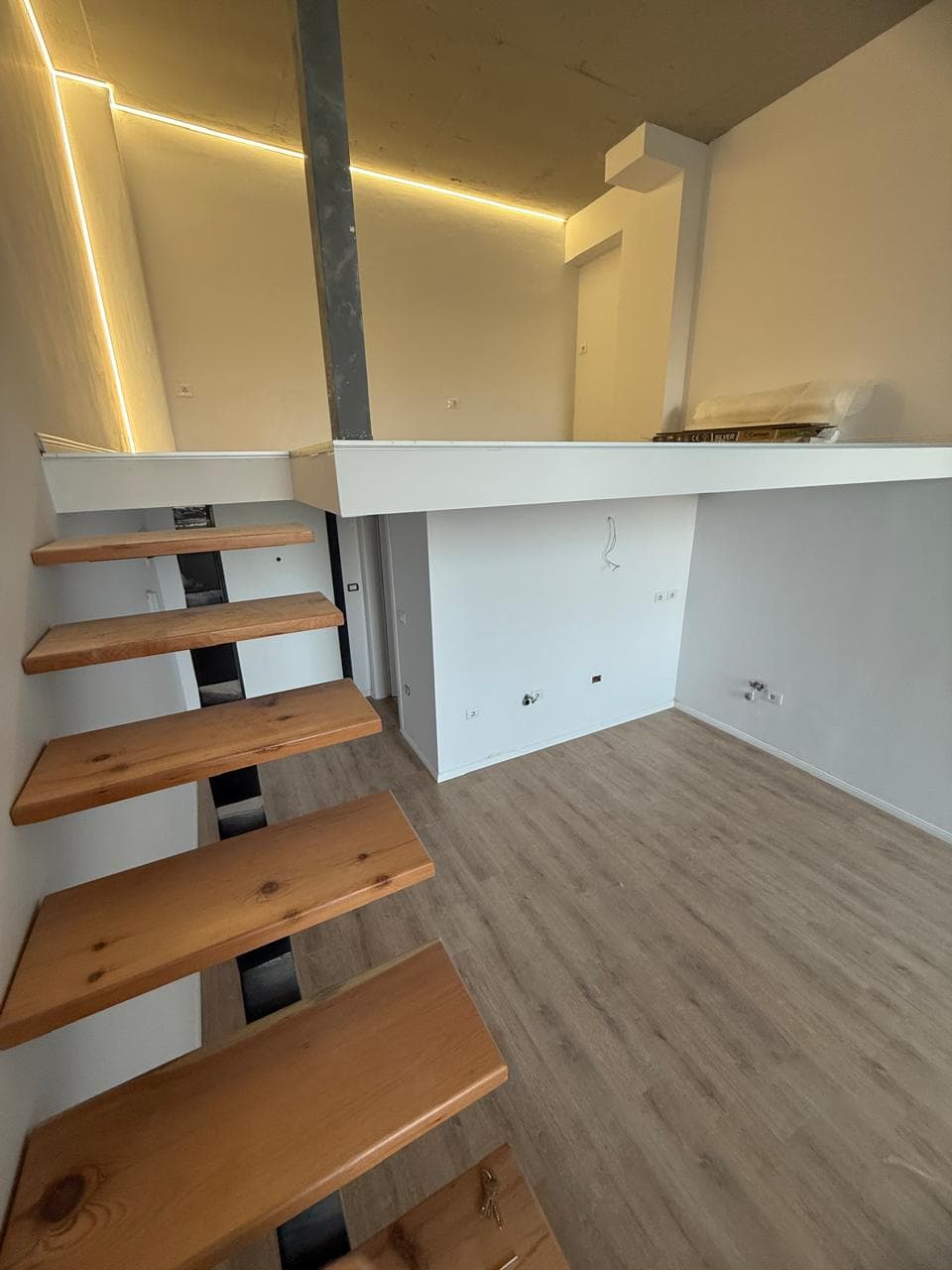 Jepet me qera Duplex, Prane Amerikan 3 2