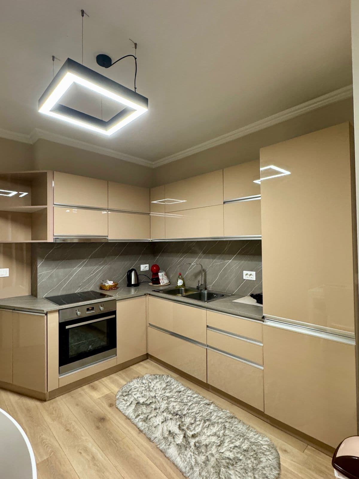 Jepet me qera Apartament 1+1 Ne Bllok