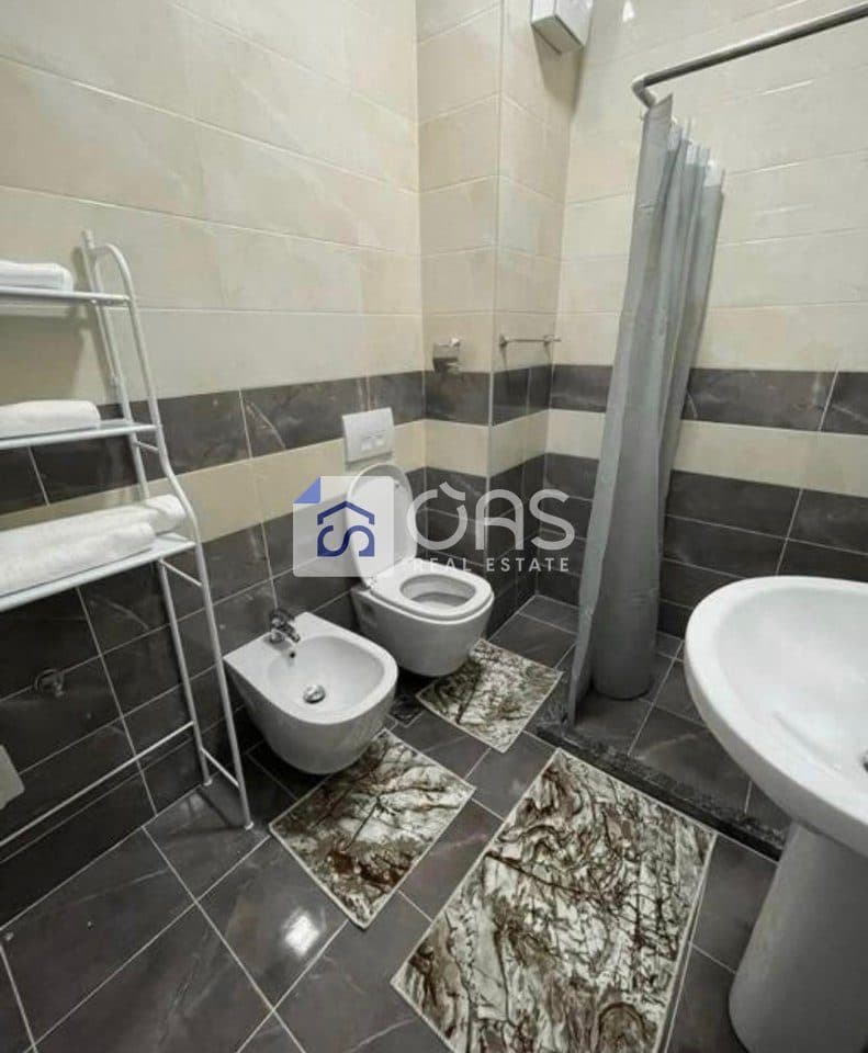 Jepet me qera apartament 1+1 tek Komuna e Parisit 4