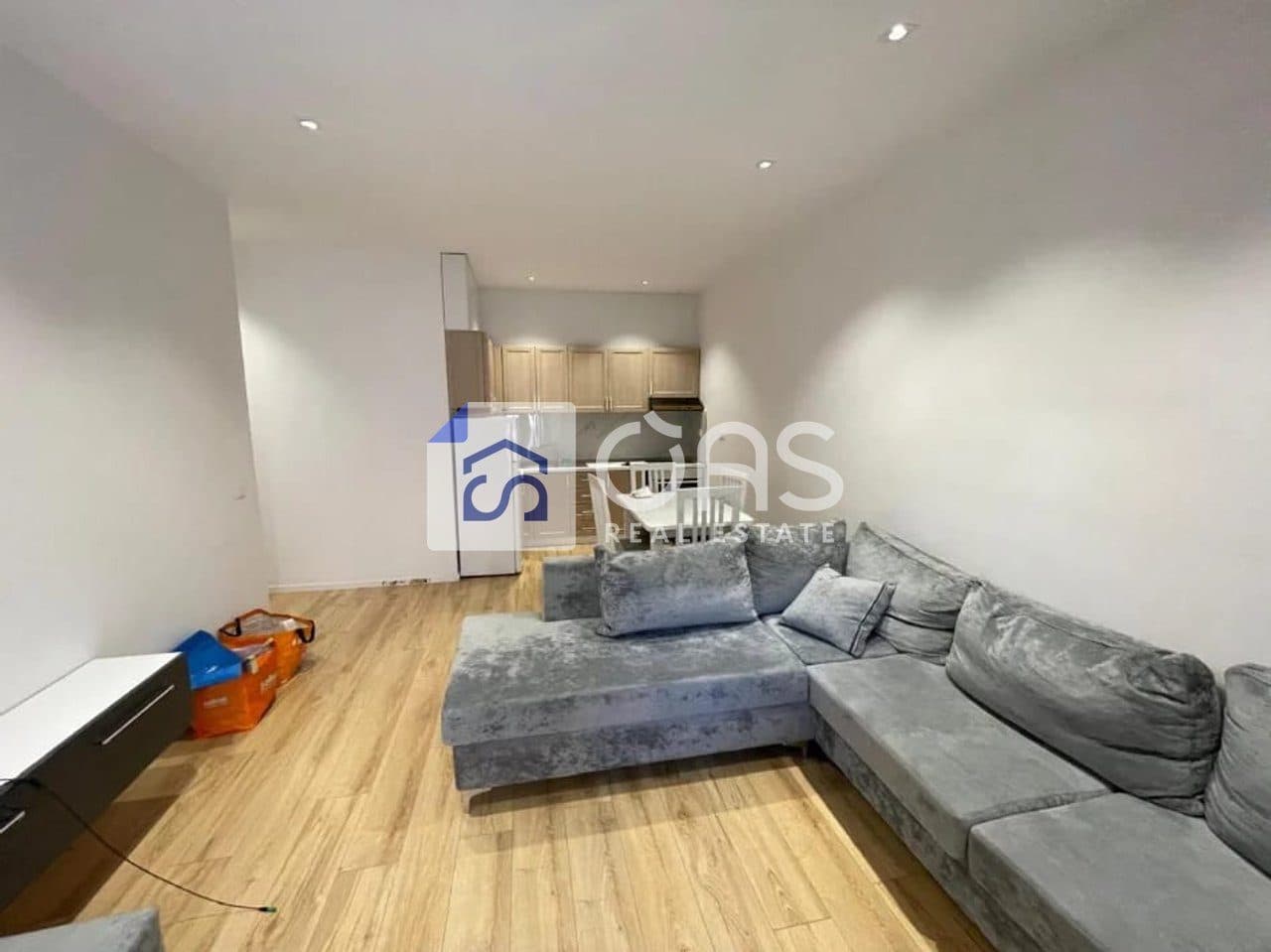 Jepet apartament me qera 1+1Ne fresk