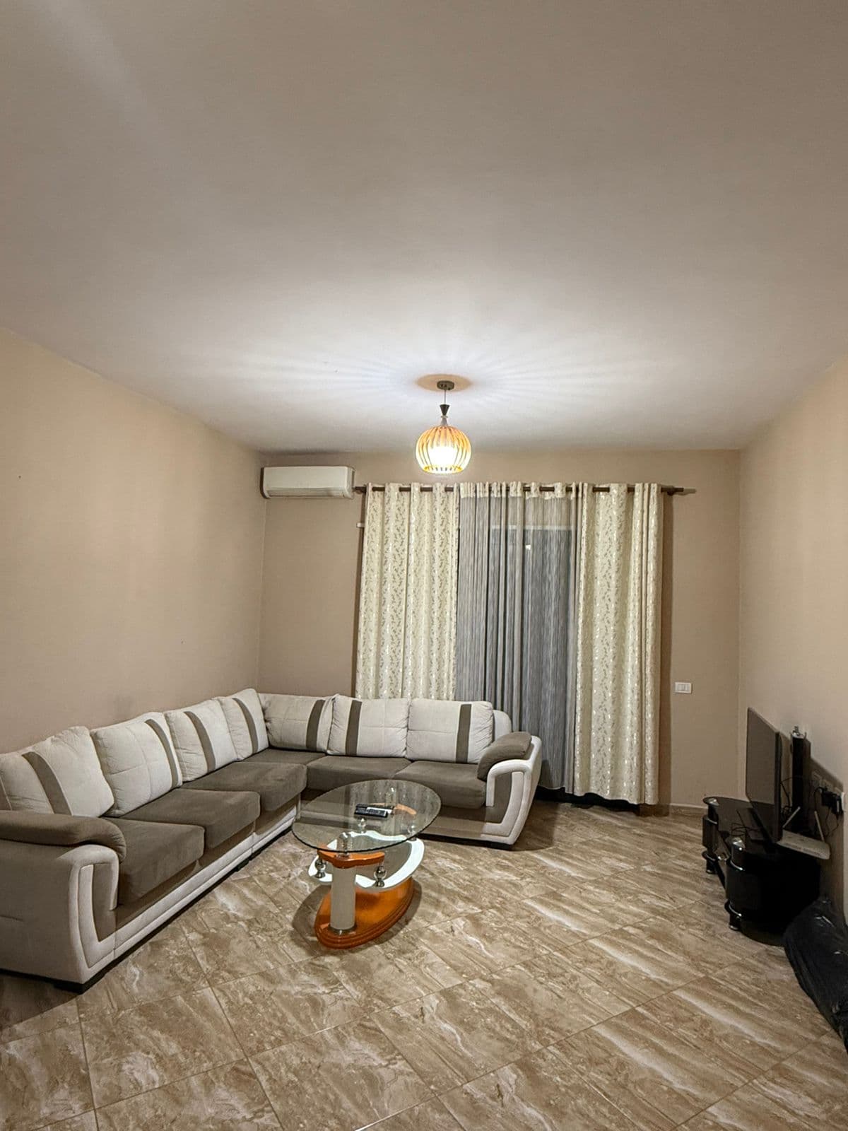Jepet apartament 2+1+2 me qera ne Astir (Green City)