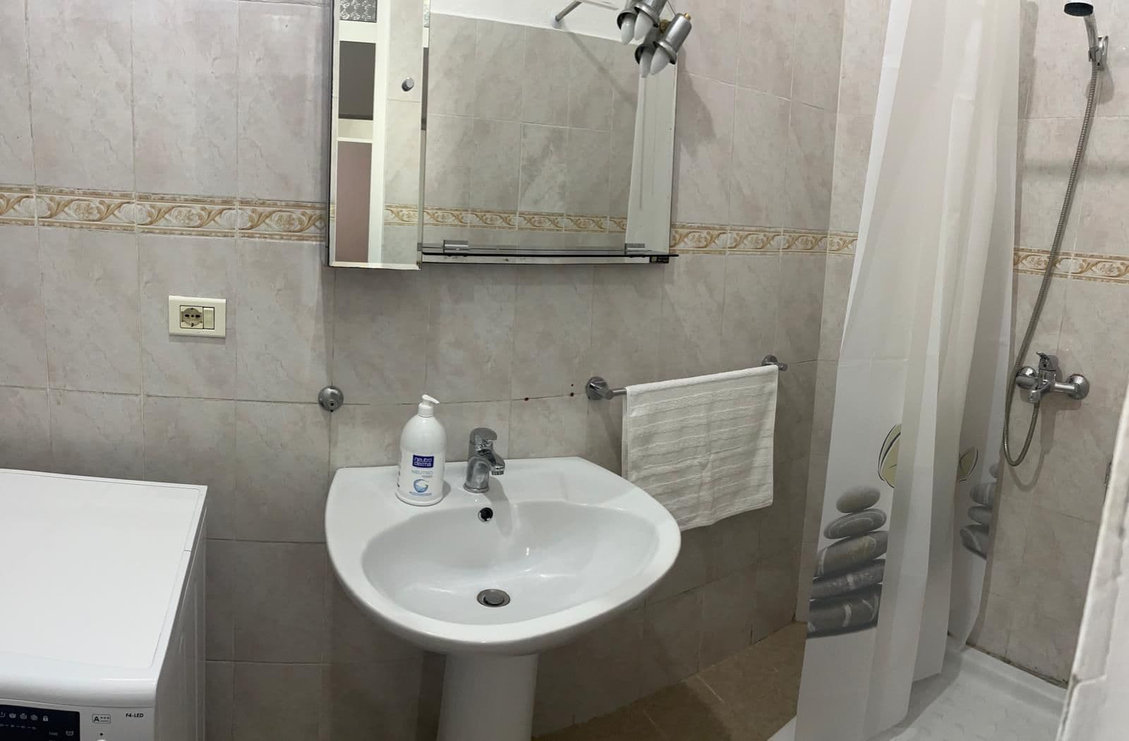 Apartament 1+1 Me Qira në Rruga e Dibrës, Tiranë - 500€ | 92 m² 4