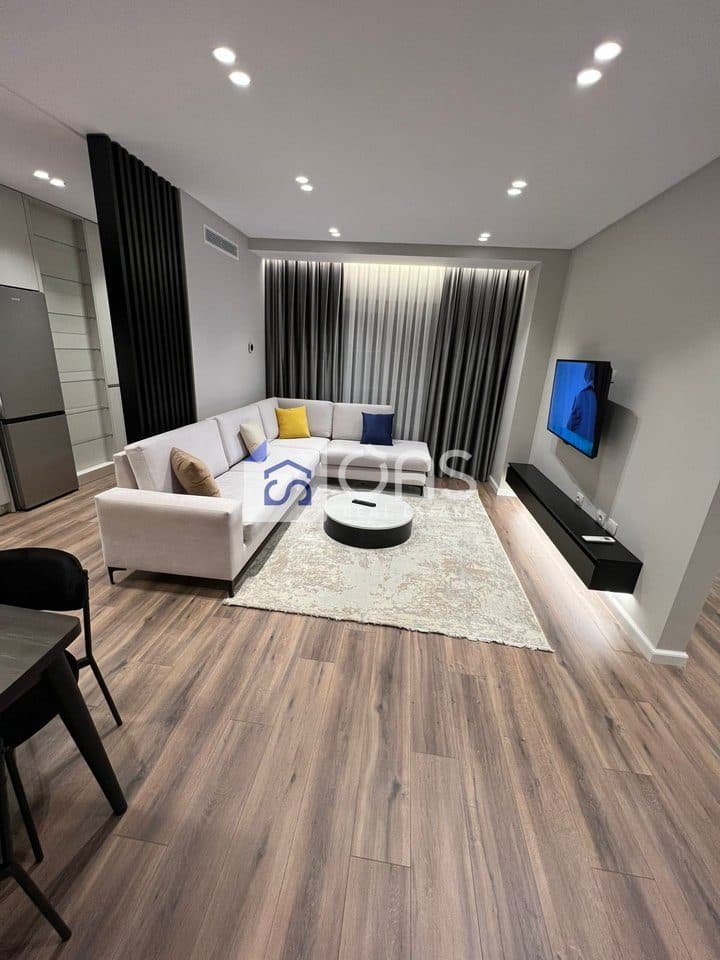 Jepet apartament 2+1 me qera Te Ish Fusha e Aviacionit 700 euro