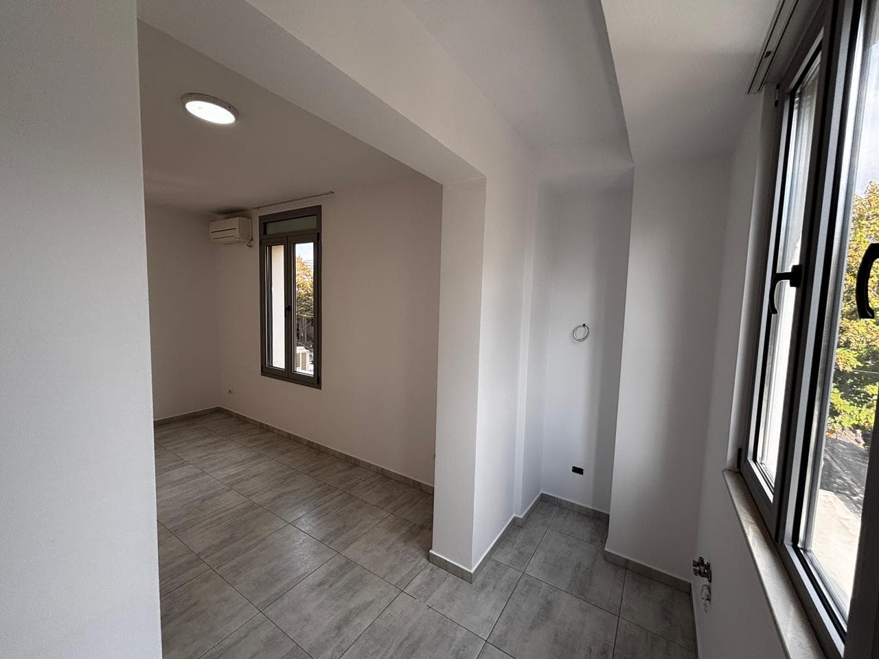 Jepet me qera Apartament Per Biznes tek Rruga e Dibrës, Tiranë - 500€ | 75 m² 2