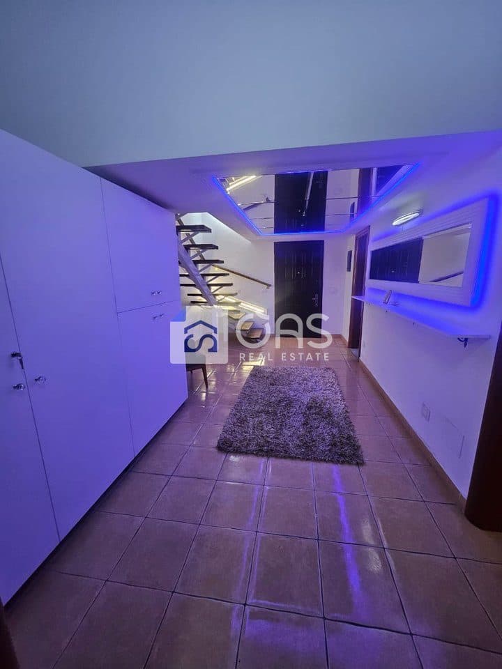 Jepet me qera apartament duplex 2+1 Te Pallati me Shigjeta 500 euro 4