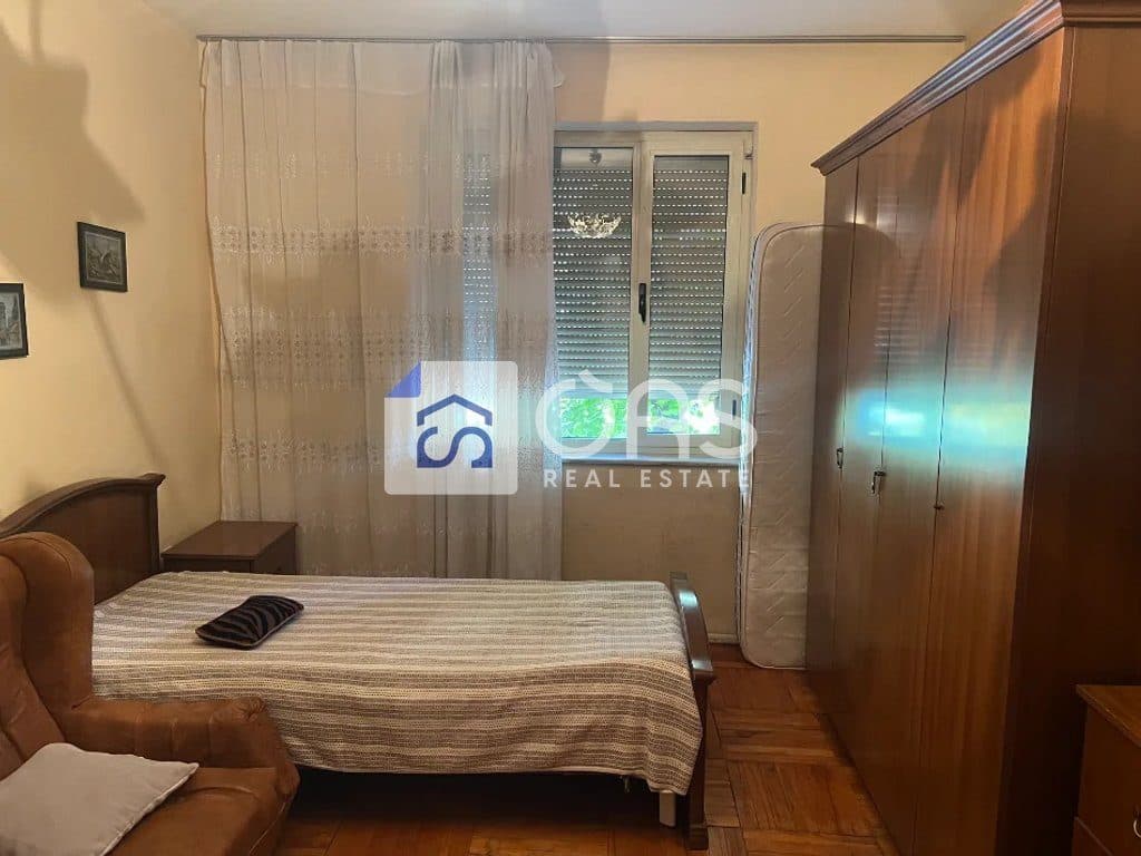 Jepet me qera apartament 2+1 te 21 Dhjetori
