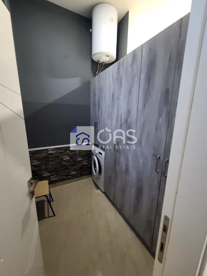 Jepet me qira apartamenti 1+1 Te Liqeni i Thate 3