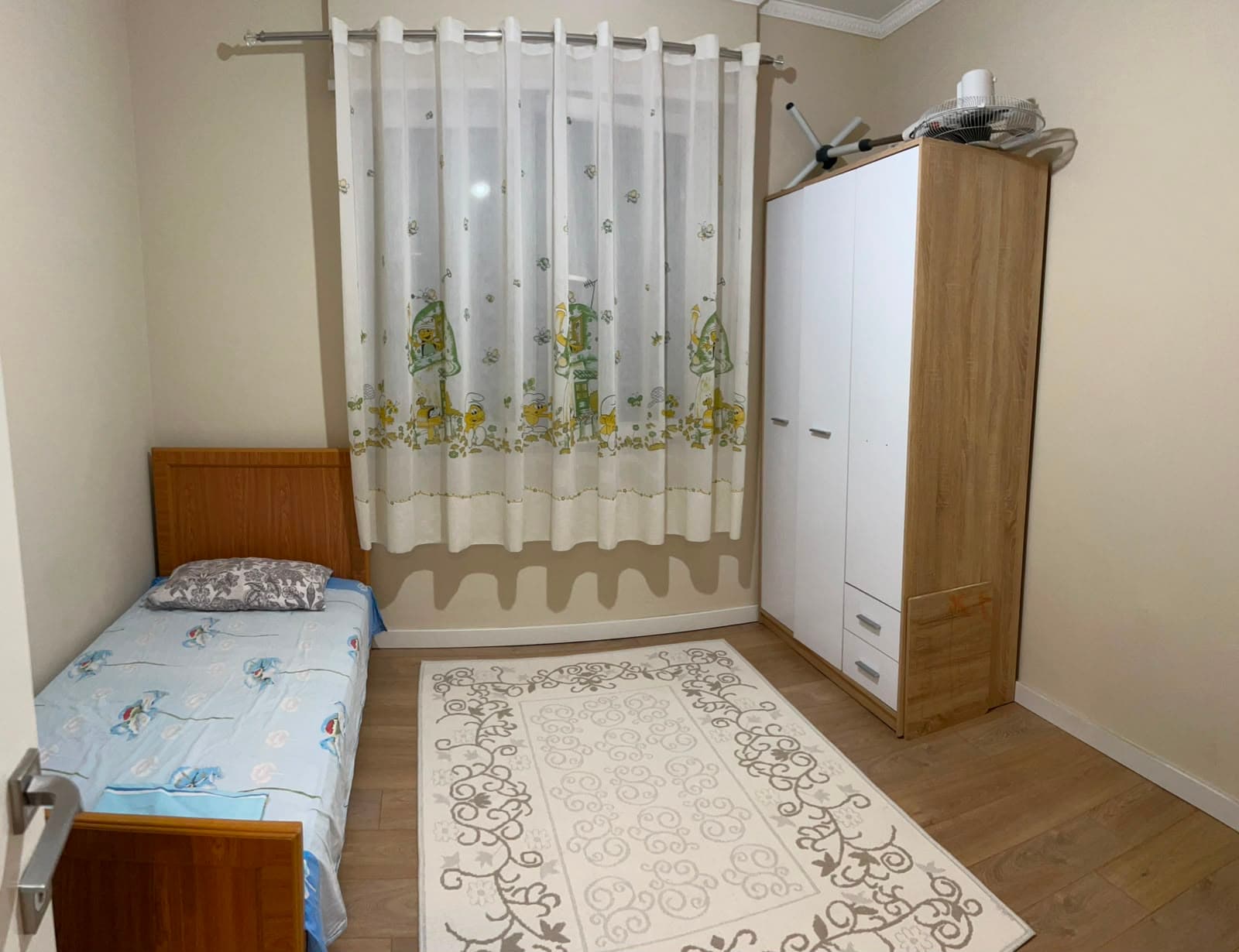 Jepet me qera apartament 2+1 te Komuna e Parisit 3