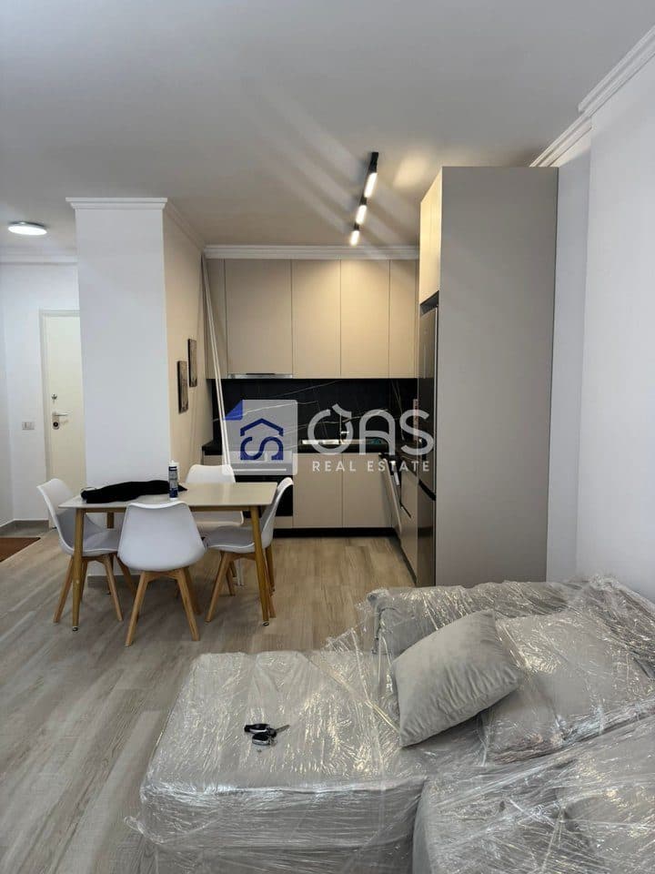 Jepet me qera apartament 1+1 Te Bulevardi i Ri 2