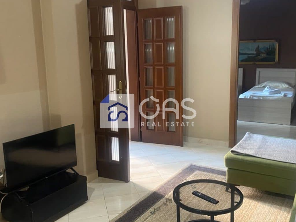 Jepet me qera Apartament 1+1 Qender