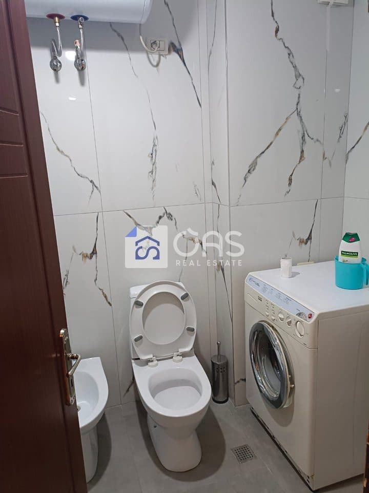 Jepet apartament me qera 1+1 Laprake 3