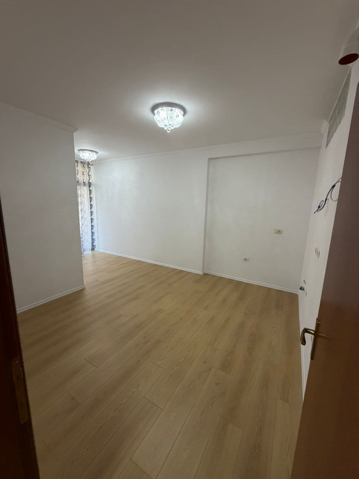 Shitet apartament 2+1 ne Fresk 4