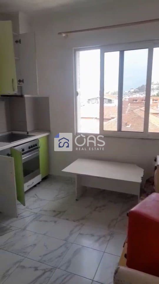 Jepet apartament me qera 1+1 Kombinat 4