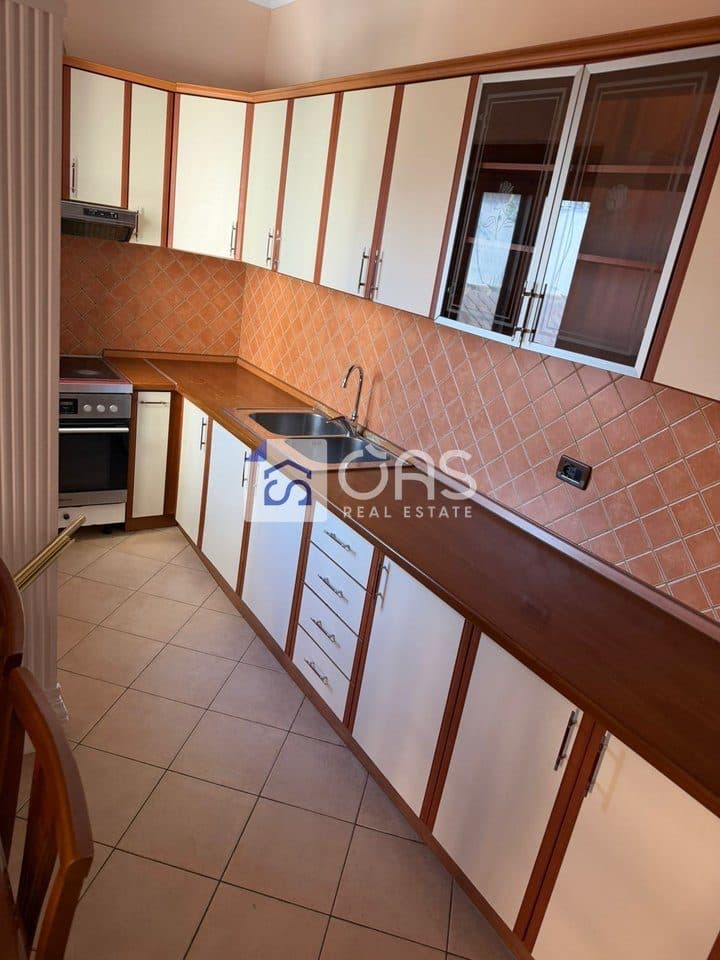 Jepet me qera apartament 2+1+2 ne 5 Maj .