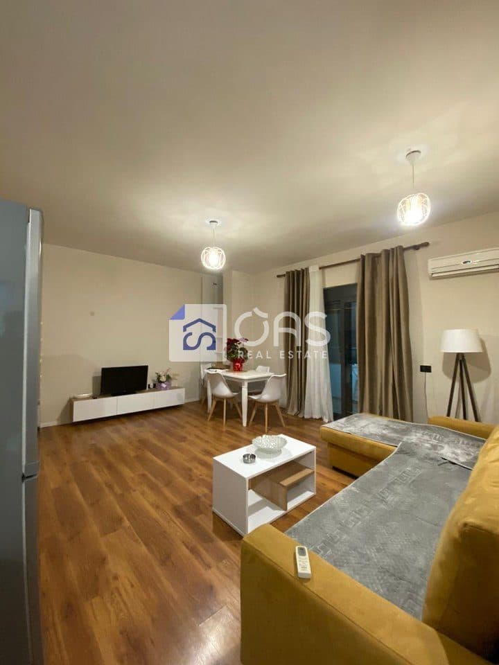Jepet apartament me qera 1+1 Laprake 1