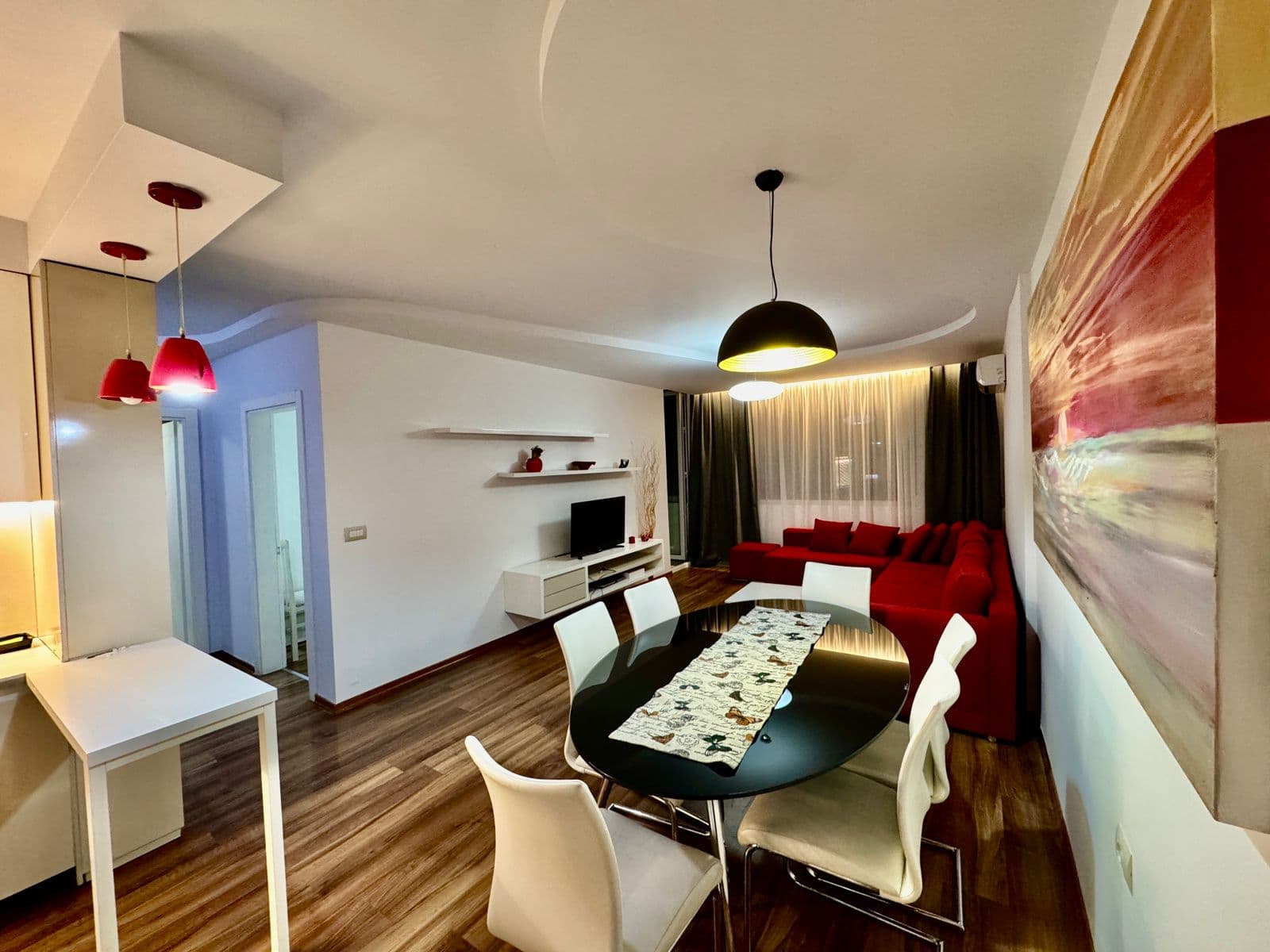 Jepet me qera apartament 1+1 tek Komuna Parisit 4