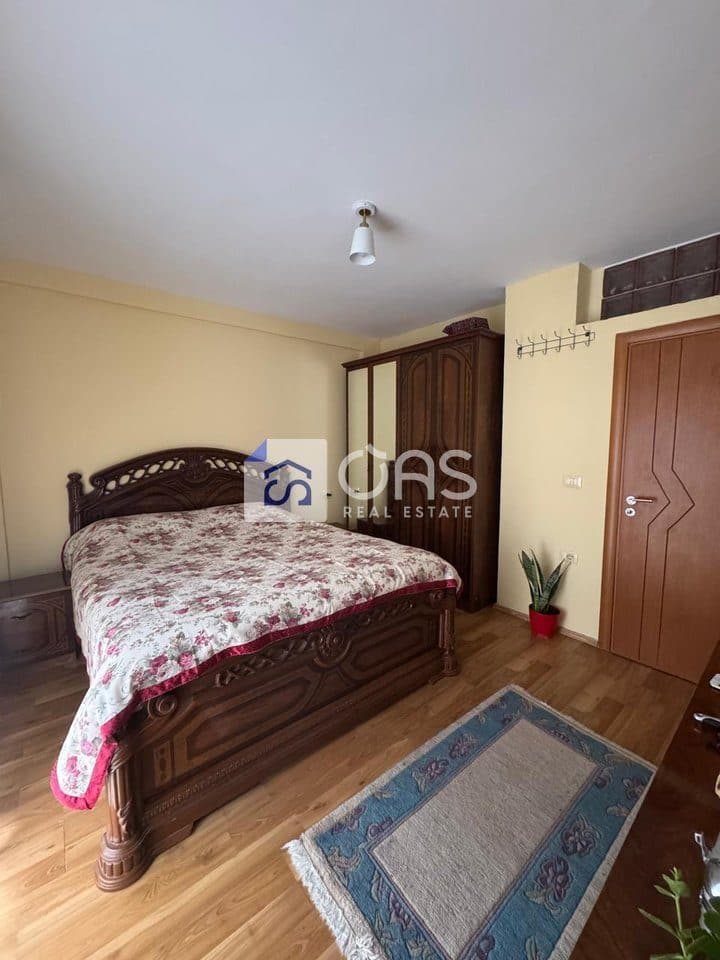 Jepet Apartament me qera 1+1 QENDER 4