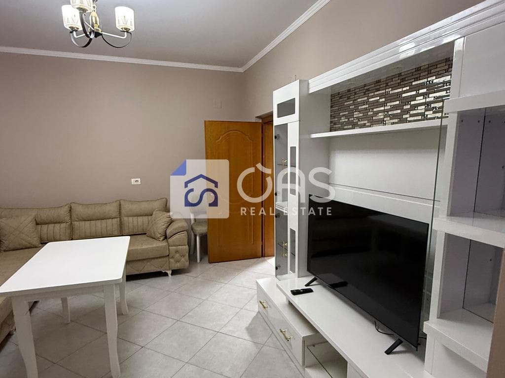 Jepet me qera Apartamenti 2+1 Kryqezimi 21 dhjetorit