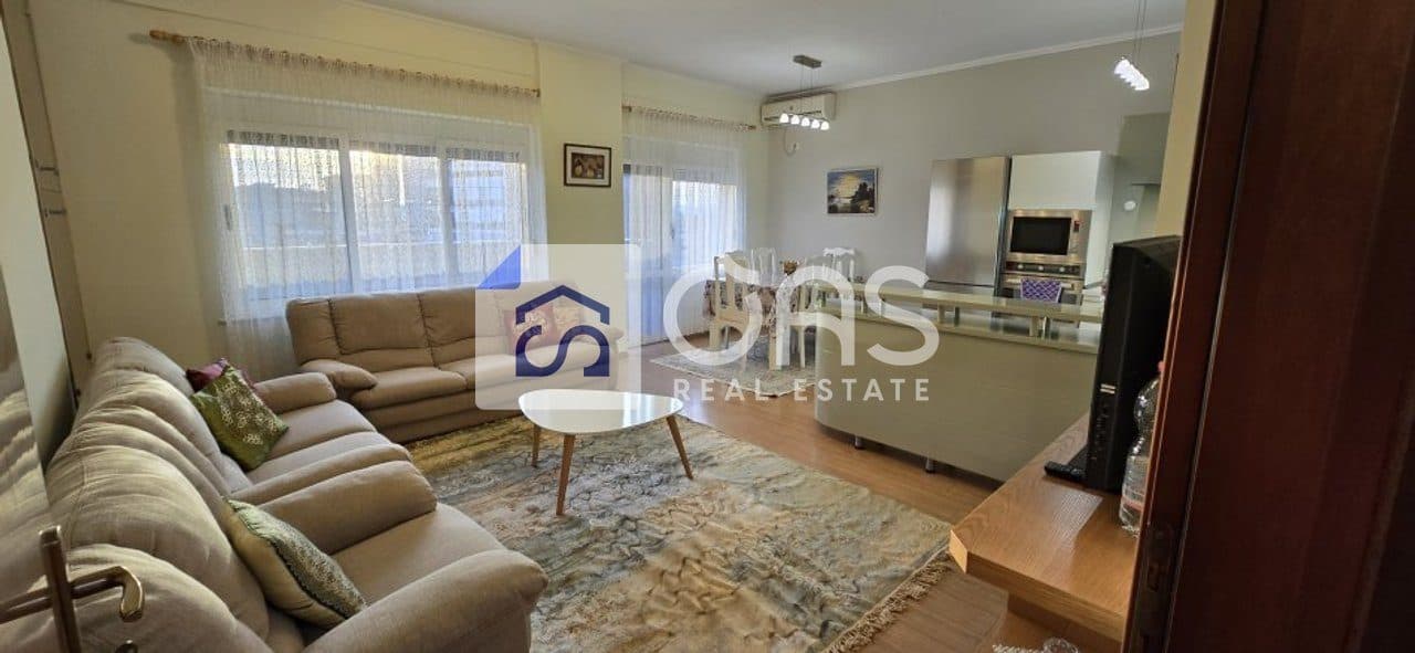 Jepet apartament me qera 2+1+2 tek Sheshi Avni Rustemi te Pazari i Ri. 3