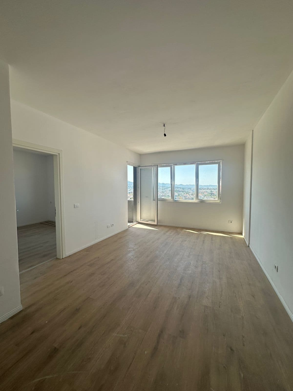 Jepet me qera Apartament 1+1 Tek Univers City 2