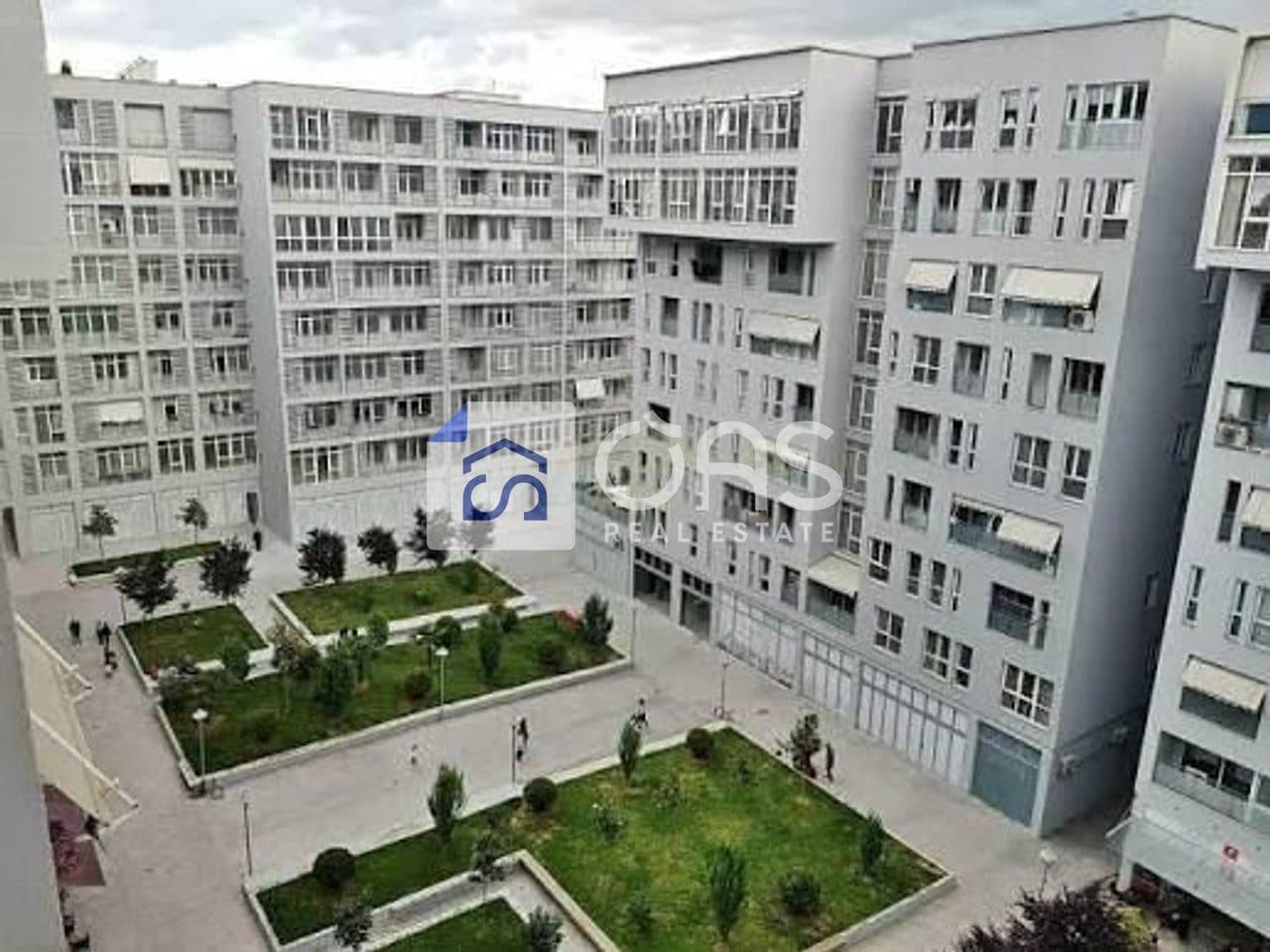 Ambjent me qera ne Komune Parisi , Kika 2 124 m 2500 euro 3