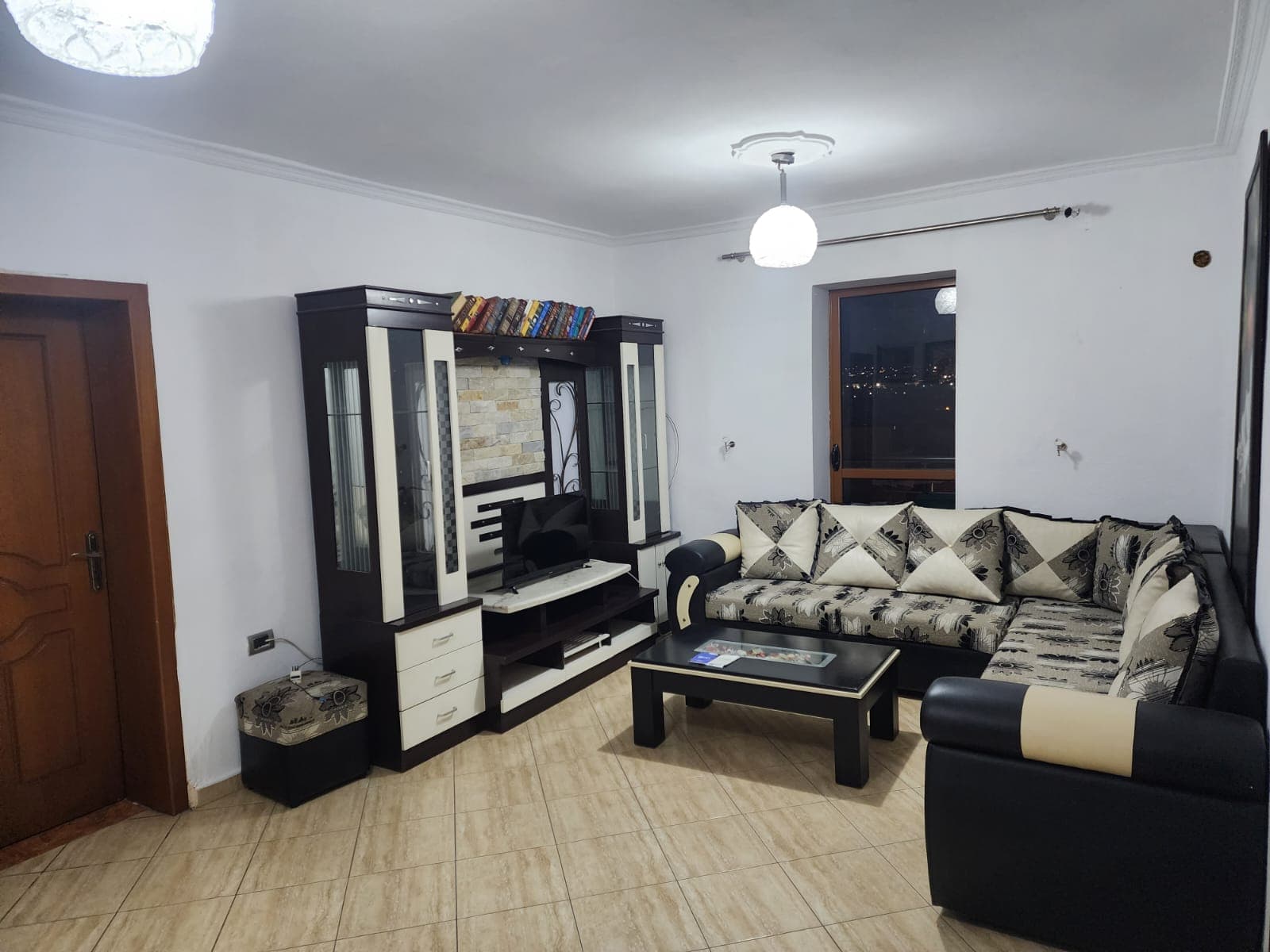 Apartament 3+1 Me Qira në Institut, Tiranë - 400€ | 90 m²
