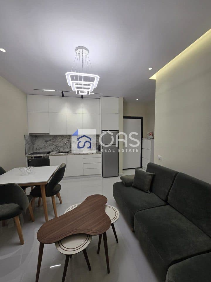 Jepet me qera apartament 1+1 univers city