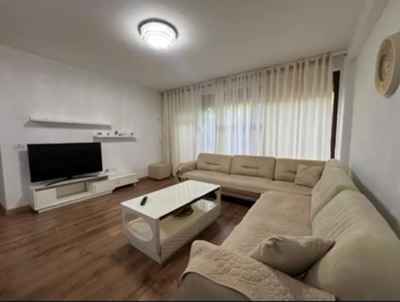 Jepet apartament me qera 2+1 tek Kopshti Botanik.