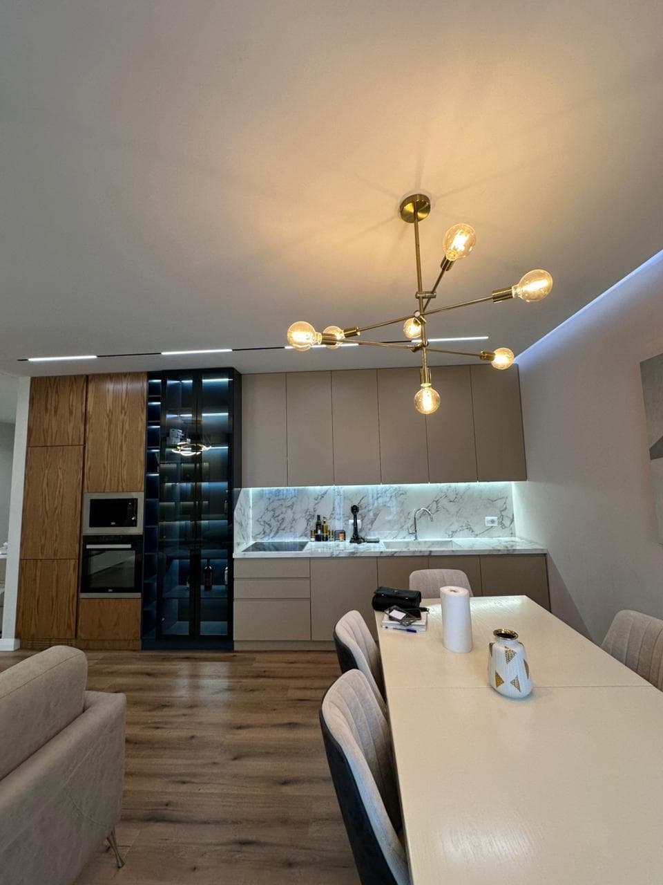 Apartament 3+1 Me Qira në Astir (Eglo, Future Home Residence), Tiranë - 999€ | 126 m² 2