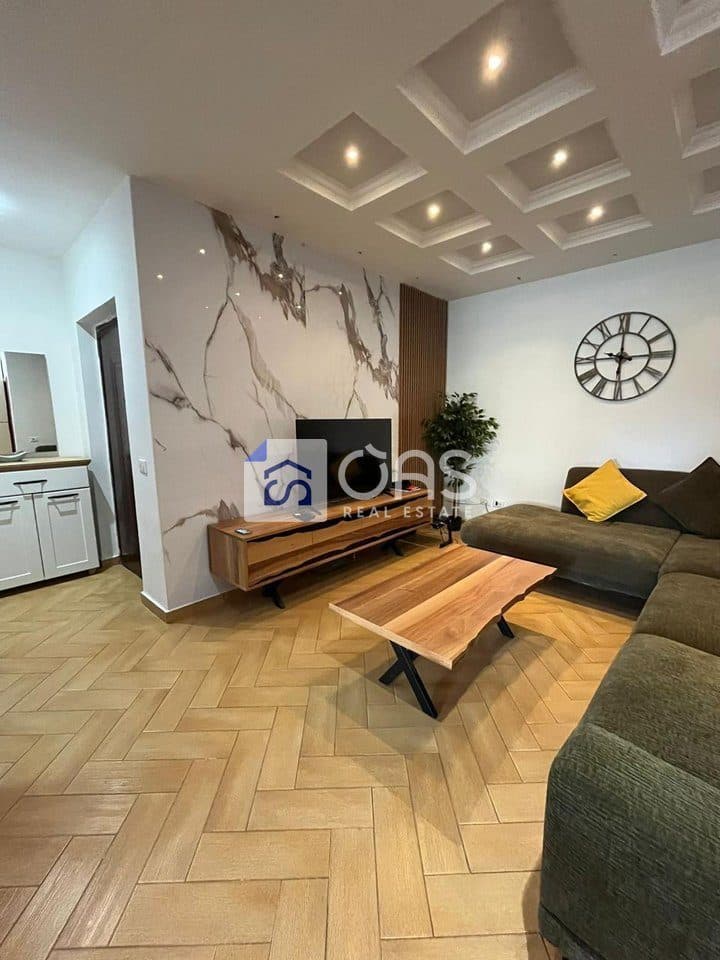 Jepet me qera apartamenti 2+1 Qender