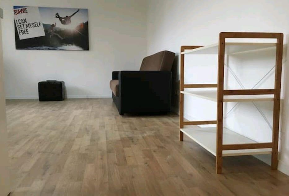 Jepet me qera apartament 1+1 tek Rruga e Sales. 2