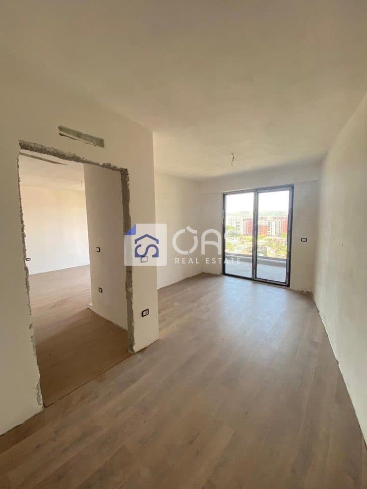 Shitet apartament 1+1+Verande tek Ish Fusha E Aviacionit( Rezidenca Turdiu)