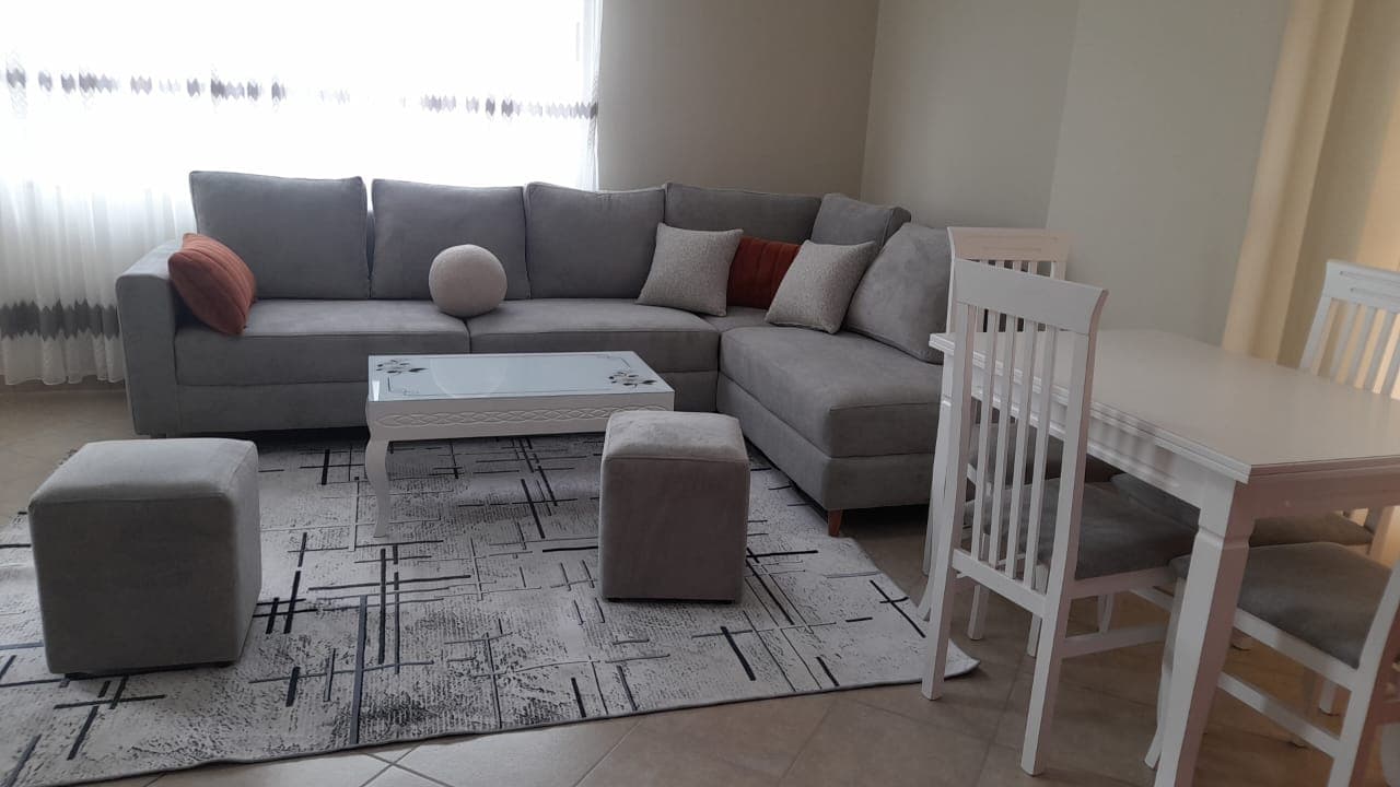Jepet me Qera Apartament 2+1+2 Ne Astir