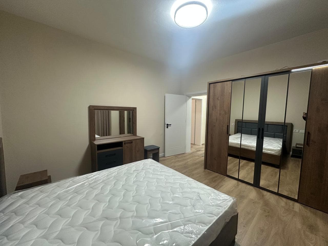 Jepet me qera apartament 2+1 ne Sauk 4
