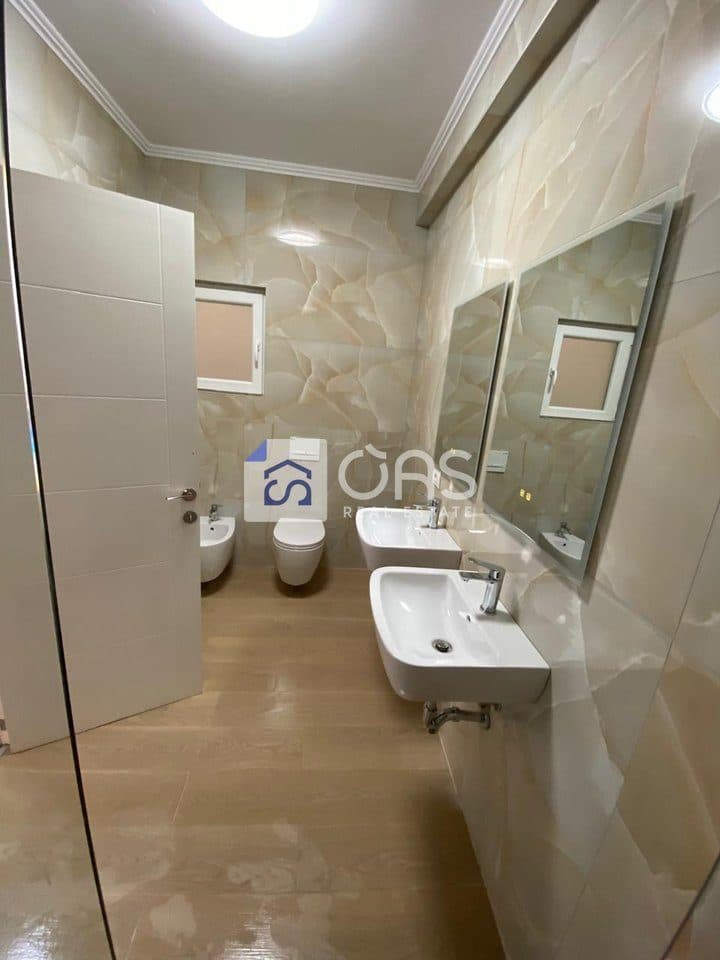 Jepet me qera apartament 1+1 tek Bulevardi i Ri 4