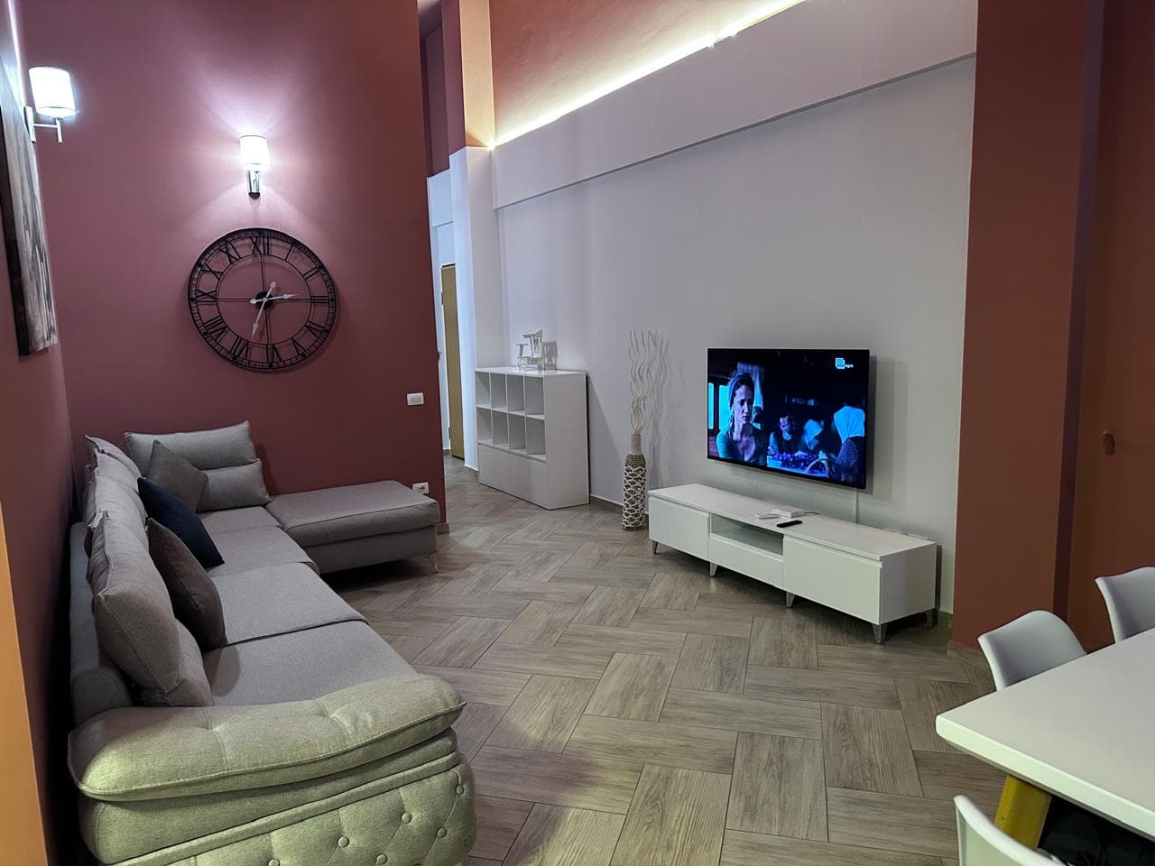 Apartament 2+1 Me Qira në Liqeni i Thatë, Tiranë - 900€ | 100 m²