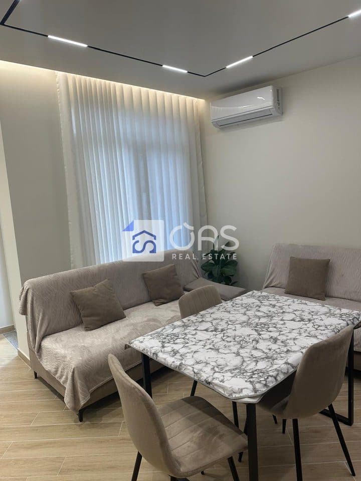 Jepet me qera apartament 1+1 tek Rruga 5 Maji 2