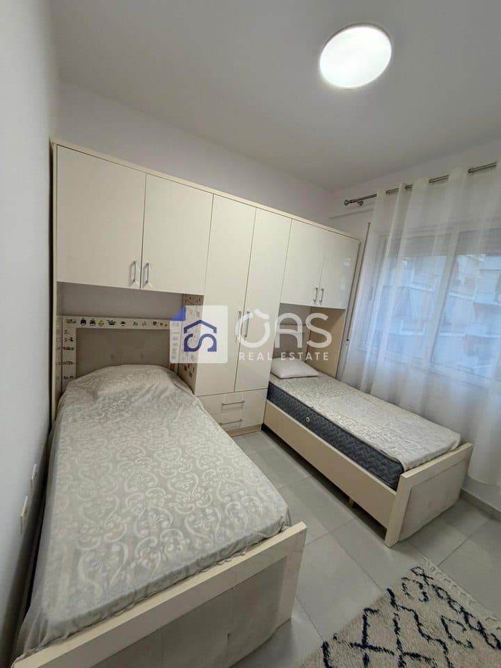 jepet me qira Apartament 2+1 Te Pallati me shigjeta 2