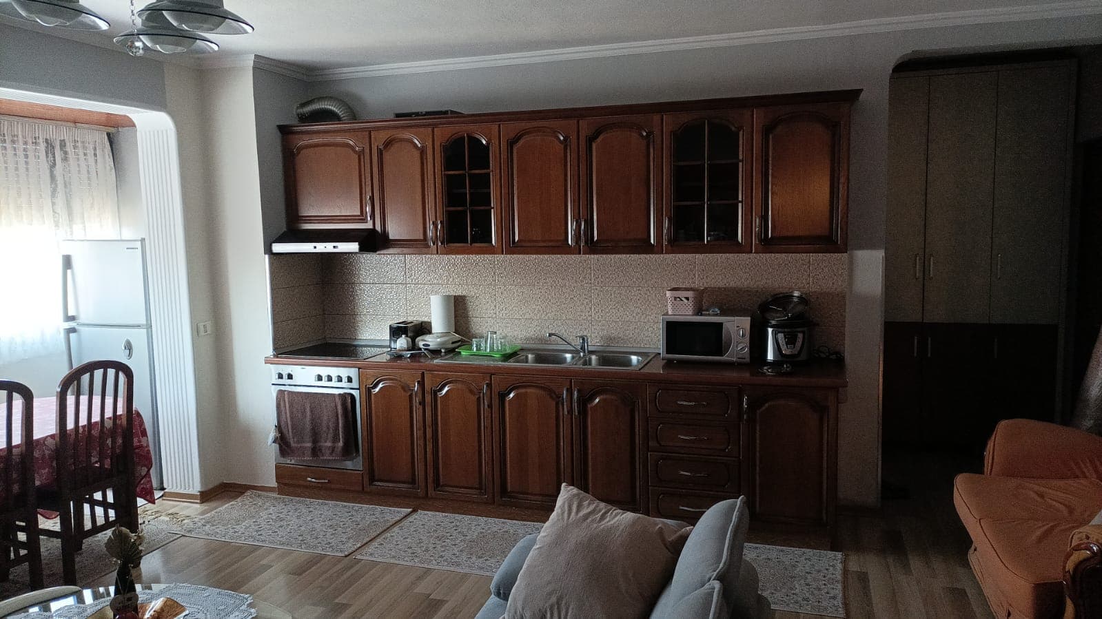 Jepet me qera apartament 2+1 tek Ish Fusha Aviacionit 2