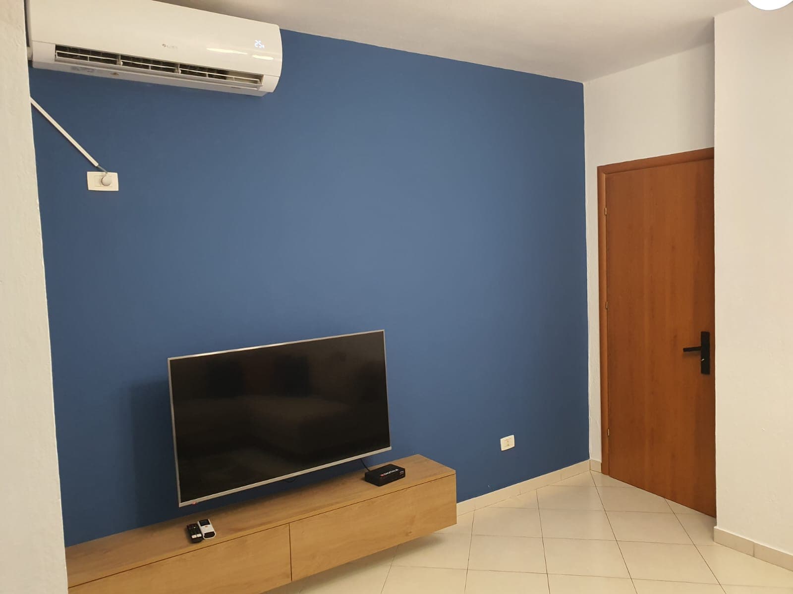 Jepet apartament me qera 1+1 tek Kodra Diellit. 3