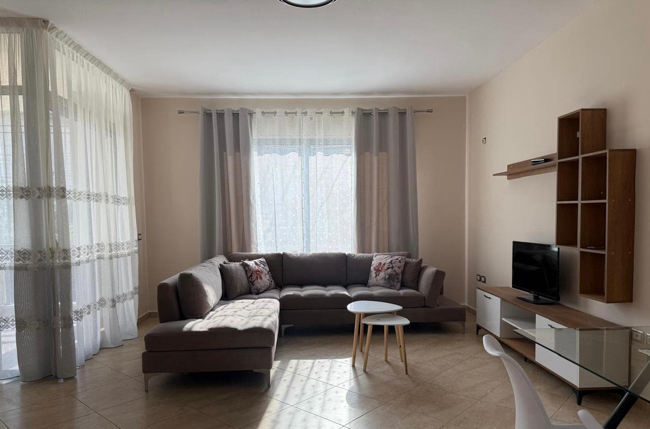 Apartament 1+1 Me Qira në Rrugën e Elbasanit, Tiranë - 450€ | 74 m²