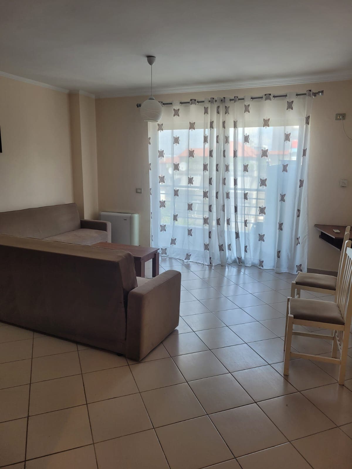 Shitet Apartament 1+1 tek Komuna Parisit